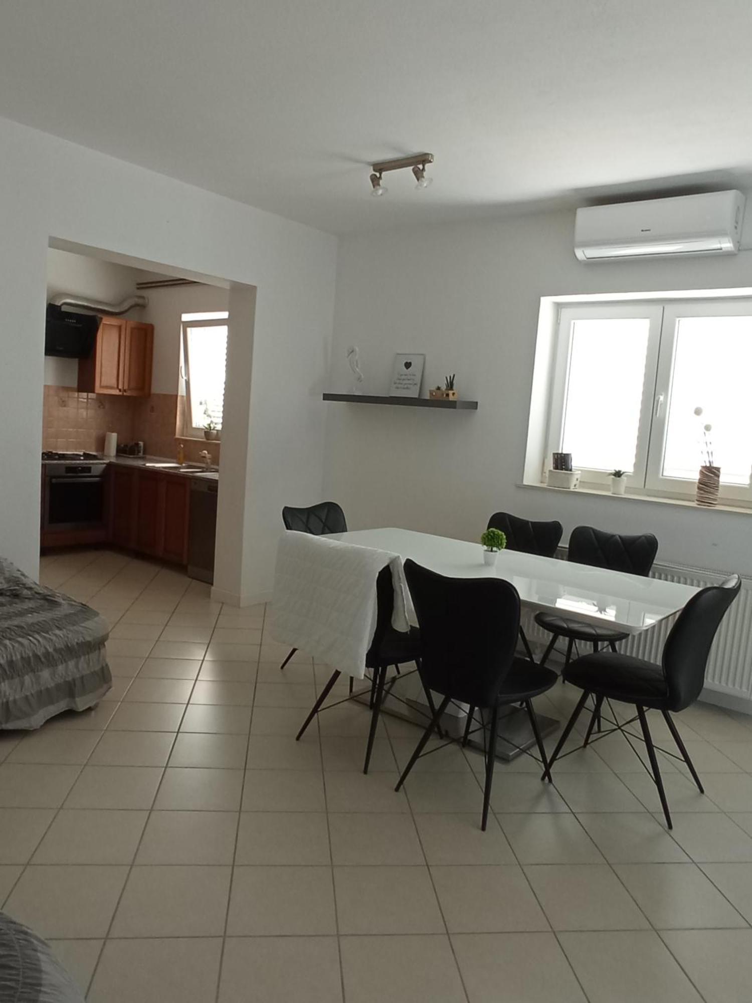 Apartman Carpe Diem Sutomiscica Exteriér fotografie